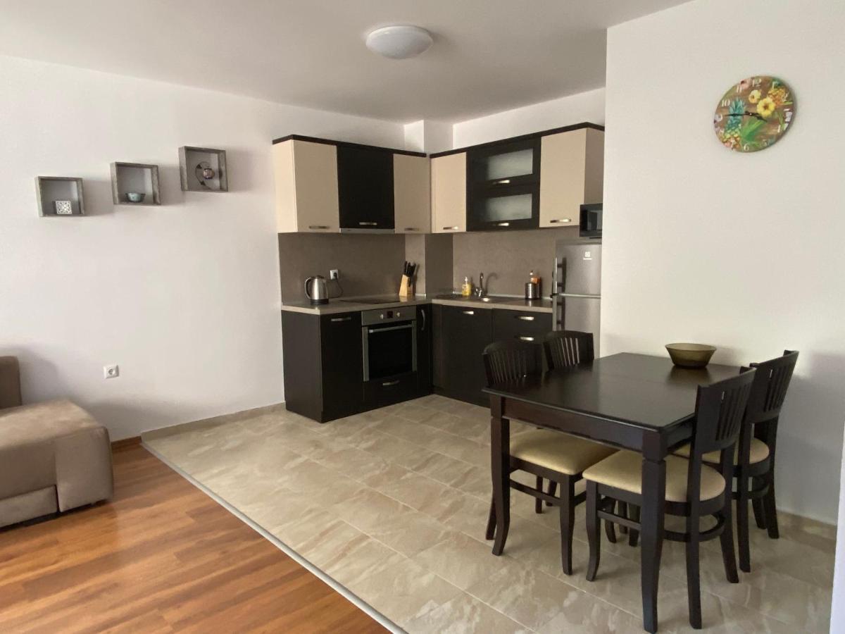 Apartments Dione Поморие Екстериор снимка