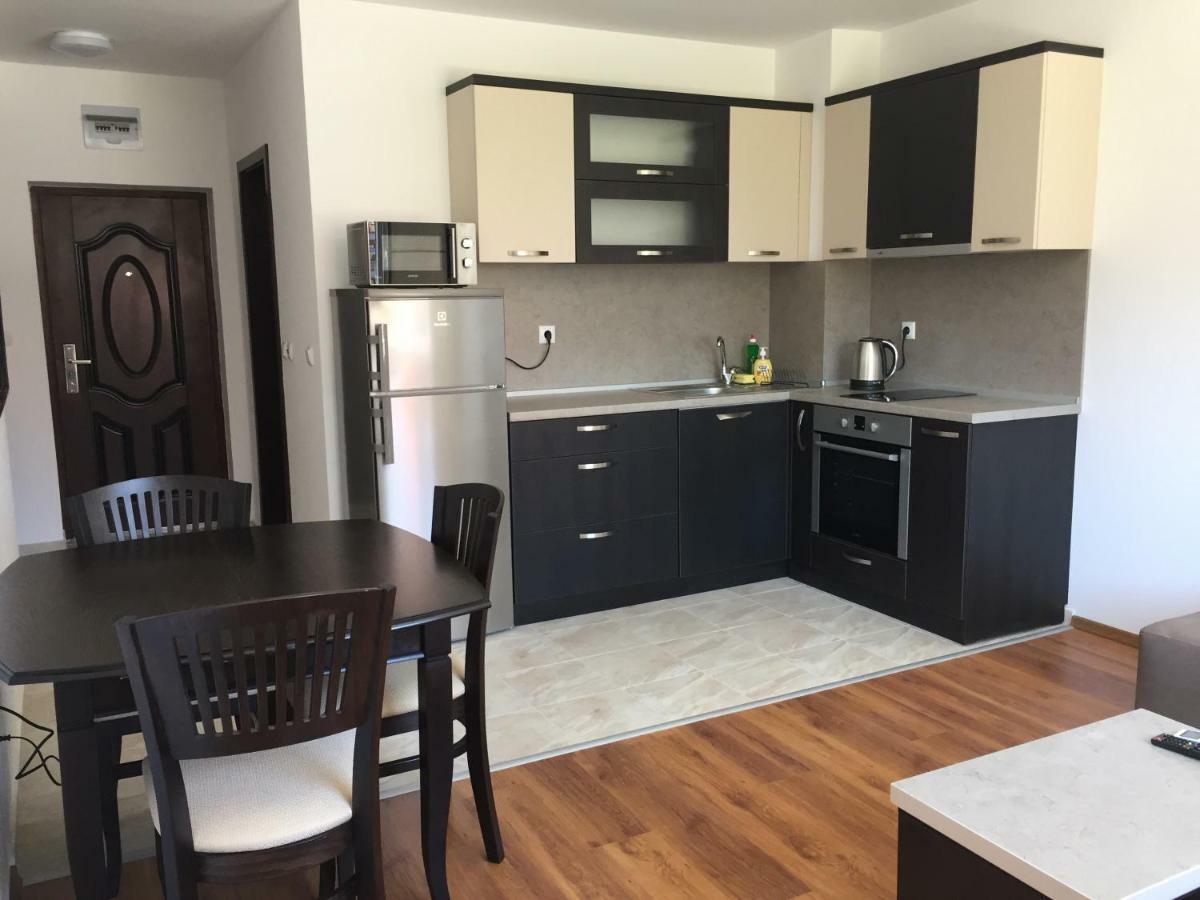 Apartments Dione Поморие Екстериор снимка