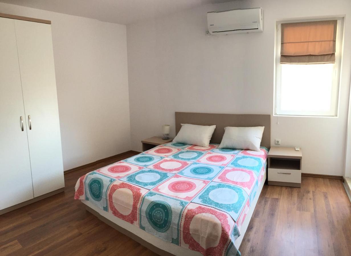 Apartments Dione Поморие Екстериор снимка